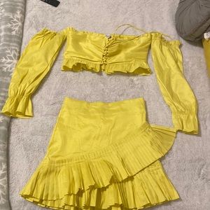 Brand new hot and delicious crop top and shirt set in Large